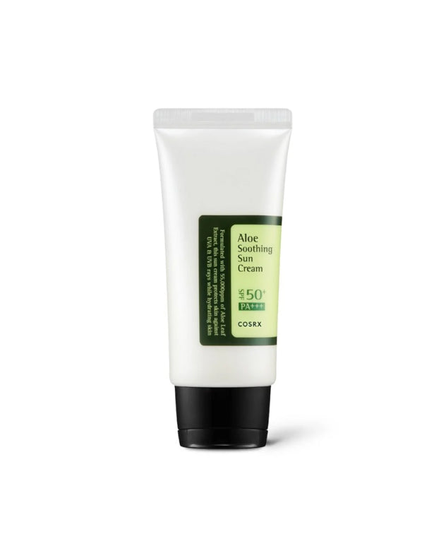 COSRX Aloe Soothing Sun Cream SPF 50+ PA+++, in een witte tube met groene en zwarte details